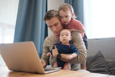 Papa au travail et en garde